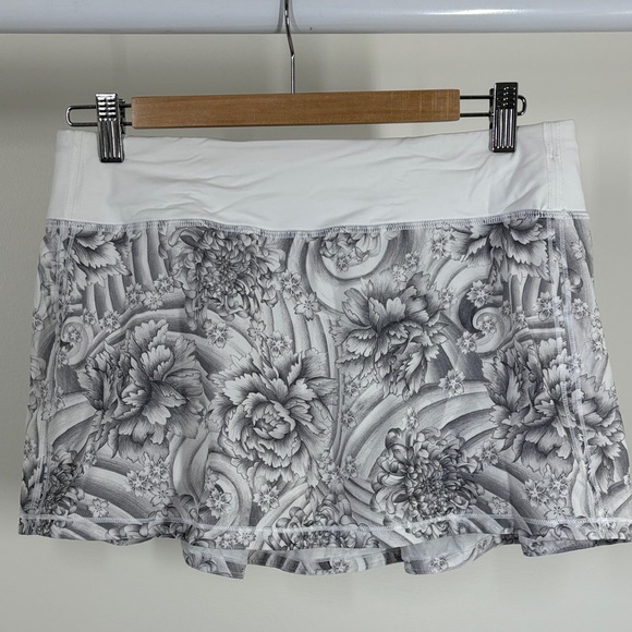 Lululemon “Play Off The Pleats” Skirt 13” - Picture 2 of 4